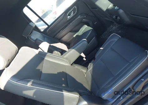 2022 Chevrolet Suburban 4Wd Premier z USA, uszkodzony, nr VIN 1GNSKFKD1NR223325